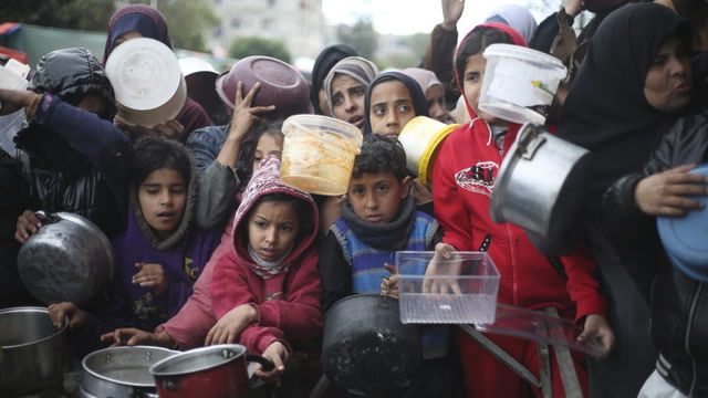 Gazans prepare for Eid amid misery of war