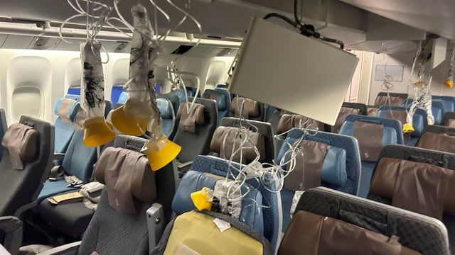 Singapore Air passengers treated after fatal flight