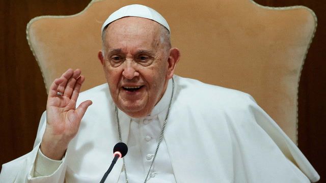 Pope Francis apologizes after reported use of homophobic slur