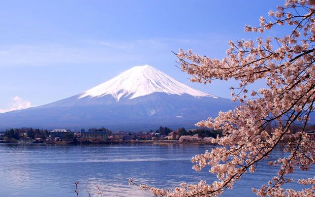 Japan's Mt. Fuji begins charging admission