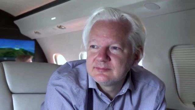 Australia's opposition: Don't call Assange a hero