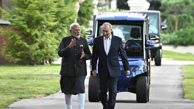 India's Modi tells Putin at Kremlin 'war cannot solve problems'