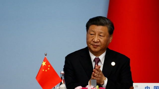 China economy slumps as top party officials meet