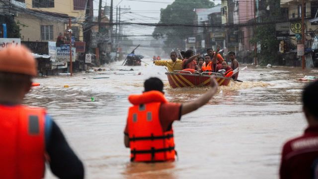Typhoon Gaemi brings heavy rain to Manila, forcing evacuation