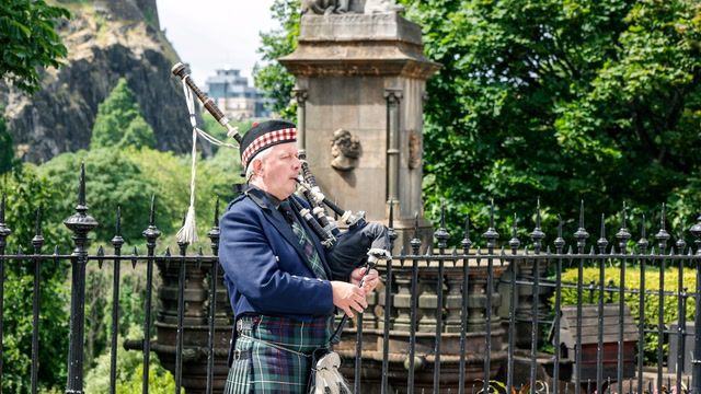 Bravery & bagpipes: How British flair was crucial to D-Day