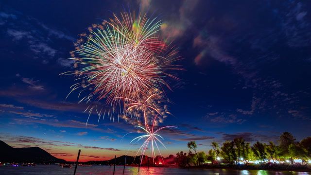 Americans gather for fireworks shows to celebrate Fourth of July