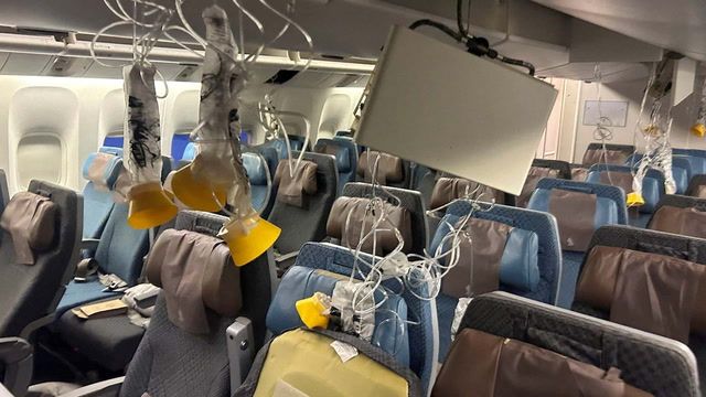 Singapore Airlines passengers describe deadly turbulence