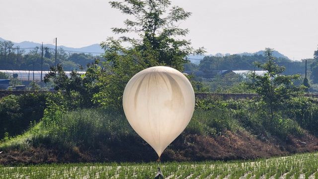 N. Korean trash balloons land near S. Korea's presidential complex