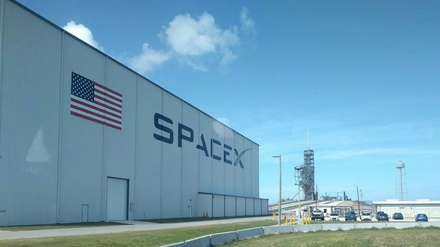 SpaceX considers selling shares at $200 billion valuation