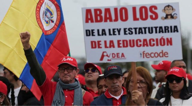 Colombian teachers on nationwide strike over education reform bill