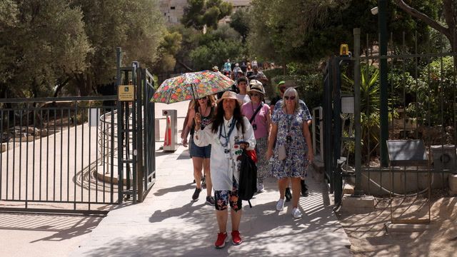 Schools close as Greece hit by first summer heatwave